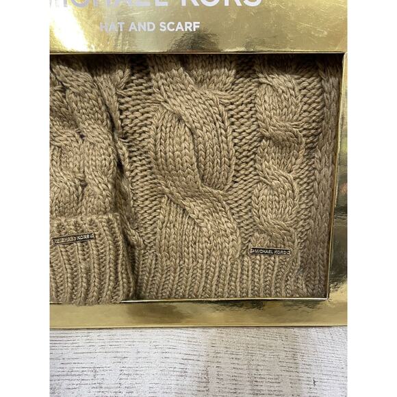 MICHAEL KORS 2 Piece Set Knit Brown Scarf Hat BRAND NWT MSRP $98 Beanie - Picture 3 of 6